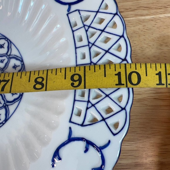 Vintage Reticulated blue and white‎ porcelain shallow bowl 10” - Picture 4 of 4